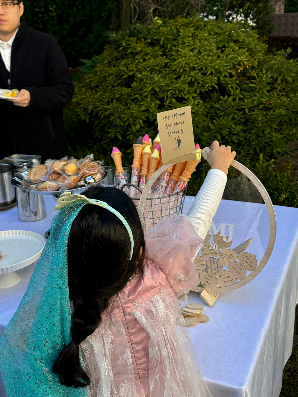 Dattda Guest Book : Custom Names & Date (Standard Size)