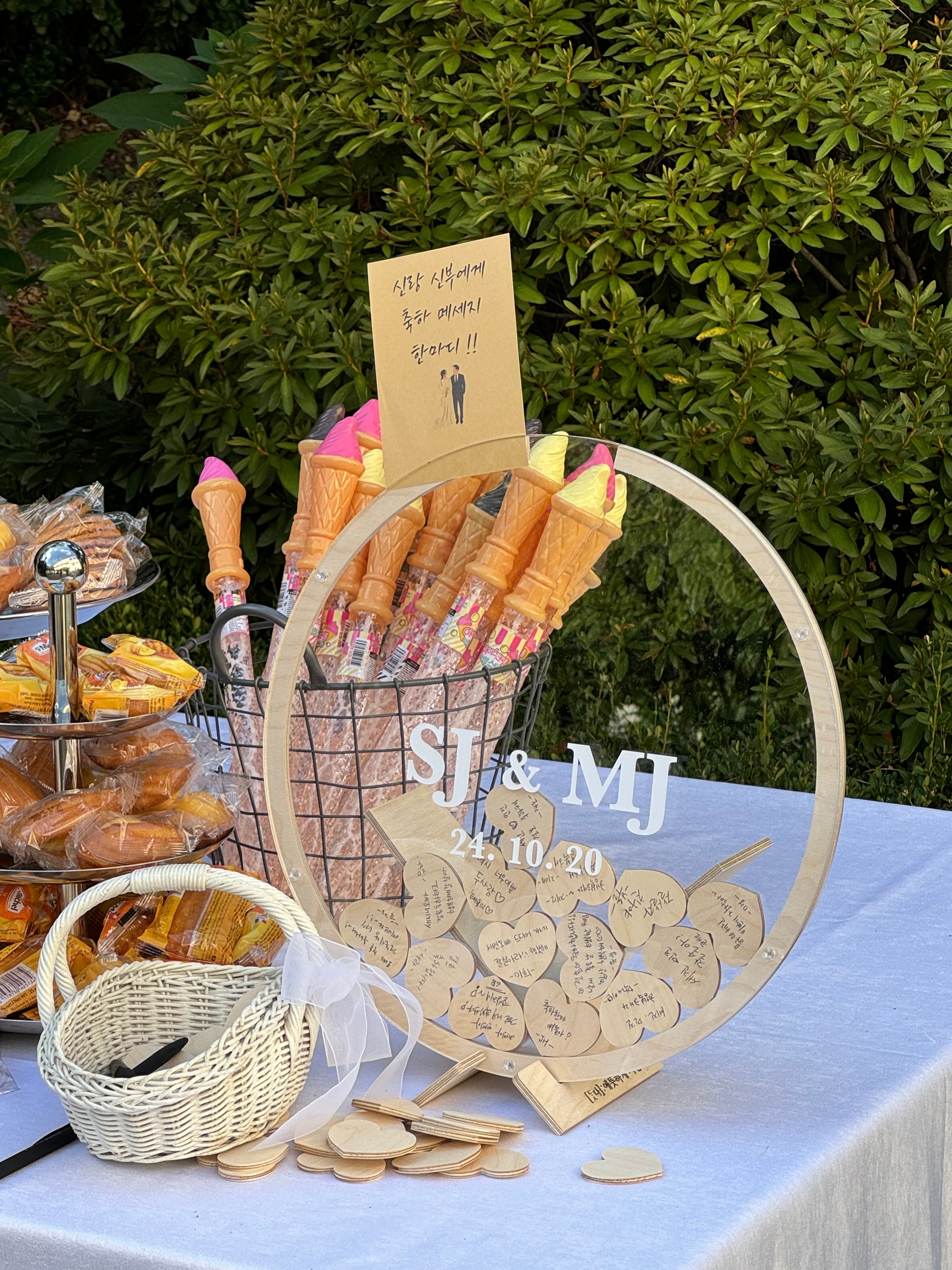 Dattda Guest Book : Custom Names & Date (Standard Size)